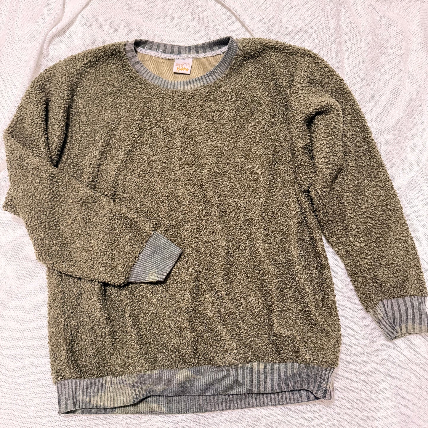 Size 12 kids lounge sweatshirt- brand: my kiddos seamstress- good used condition