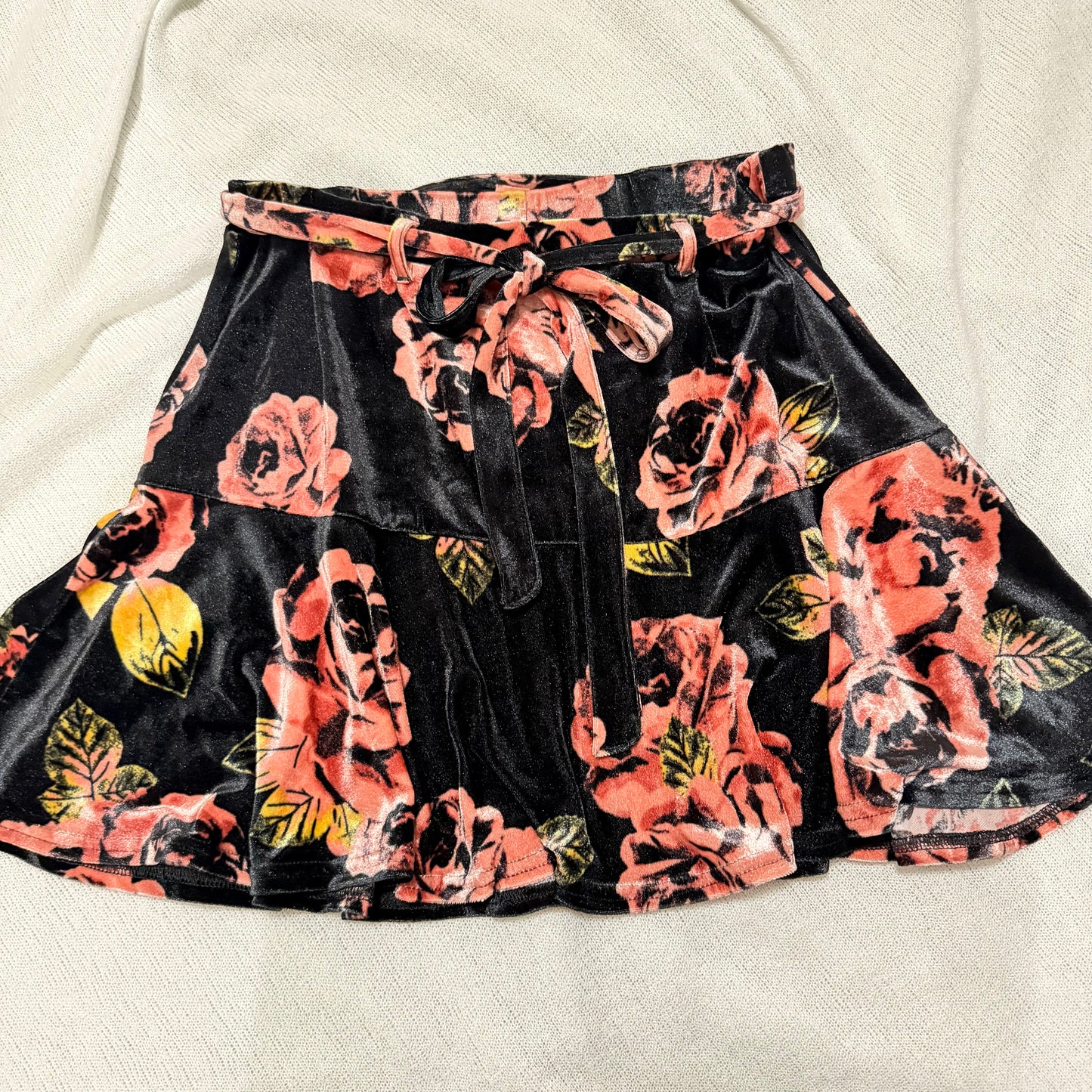 Large adult velvet skirt-brand: SO- excellent used condition