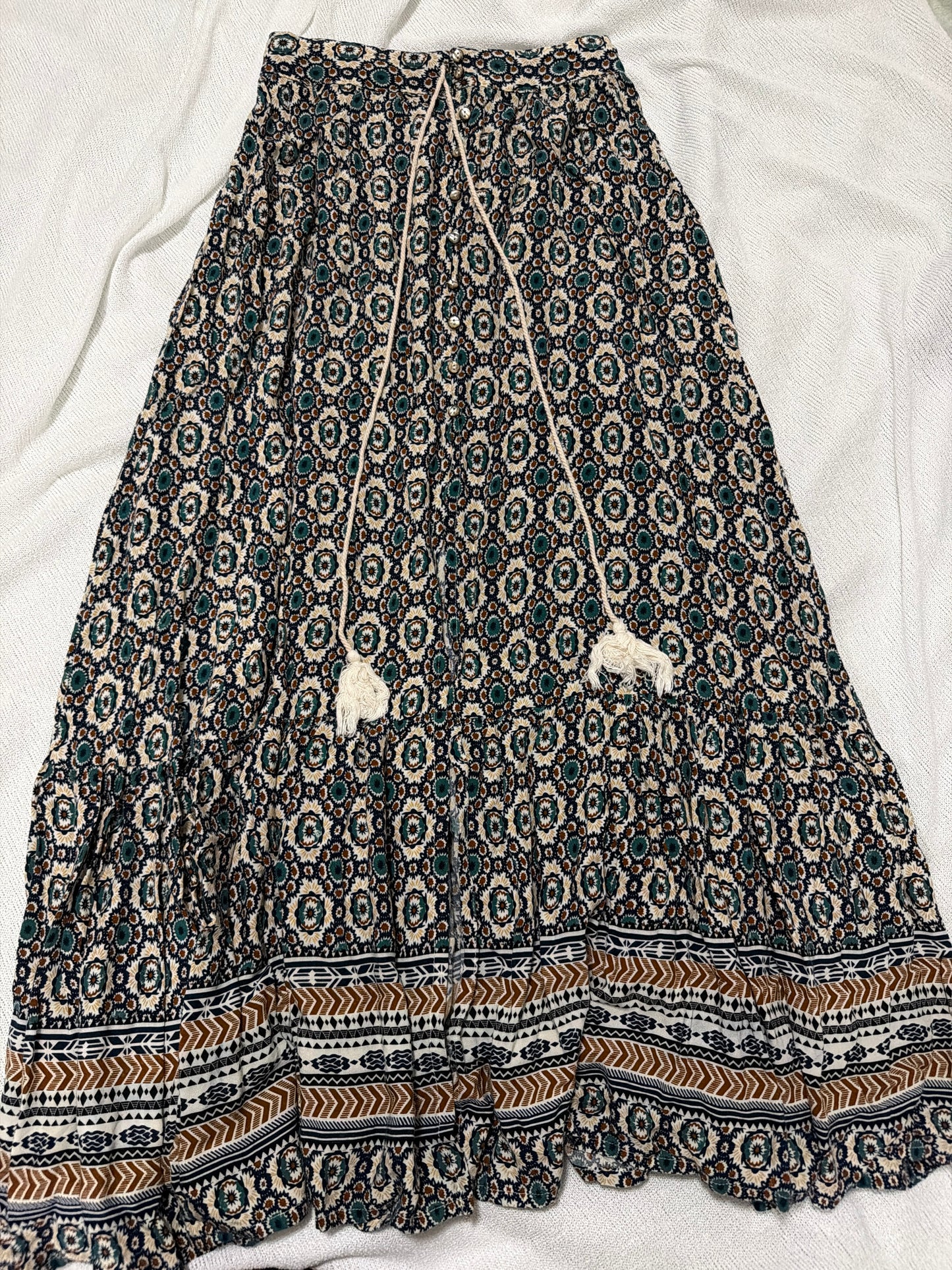 Medium adult maxi skirt- brand: earthbound- good used condition