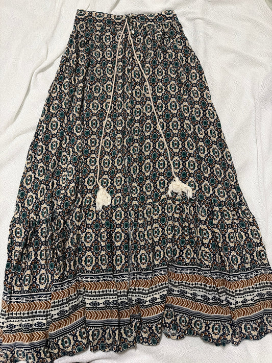 Medium adult maxi skirt- brand: earthbound- good used condition